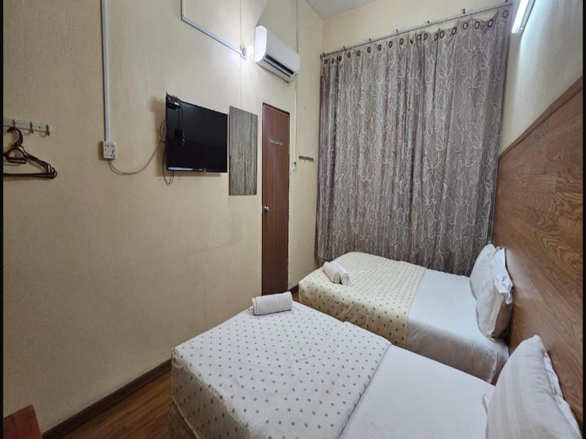 Oyo 90979 Sianglory Hotel