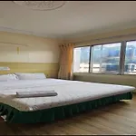 Oyo 90979 Sianglory Inn