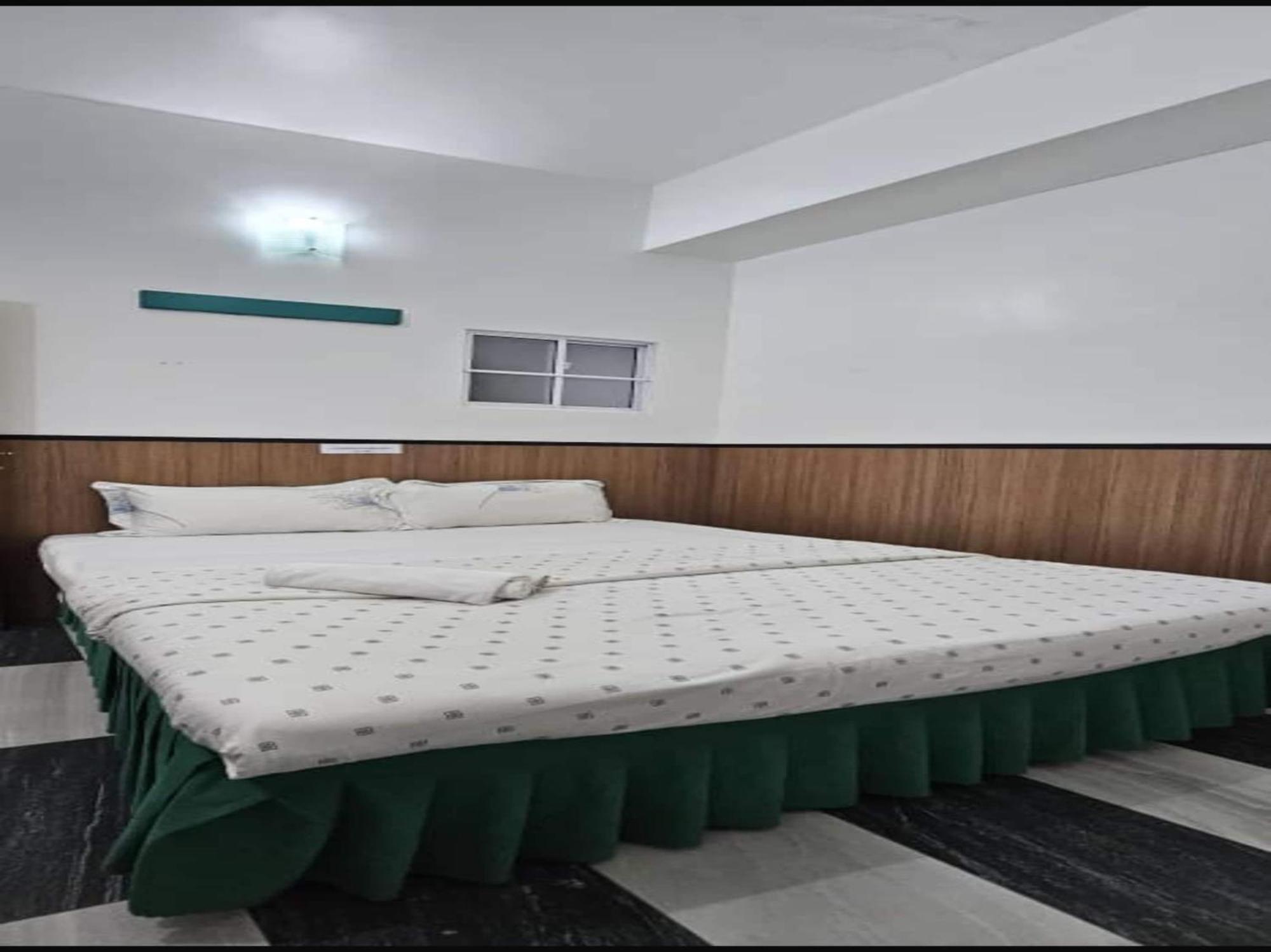 Oyo 90979 Sianglory Hotel Kota Kinabalu